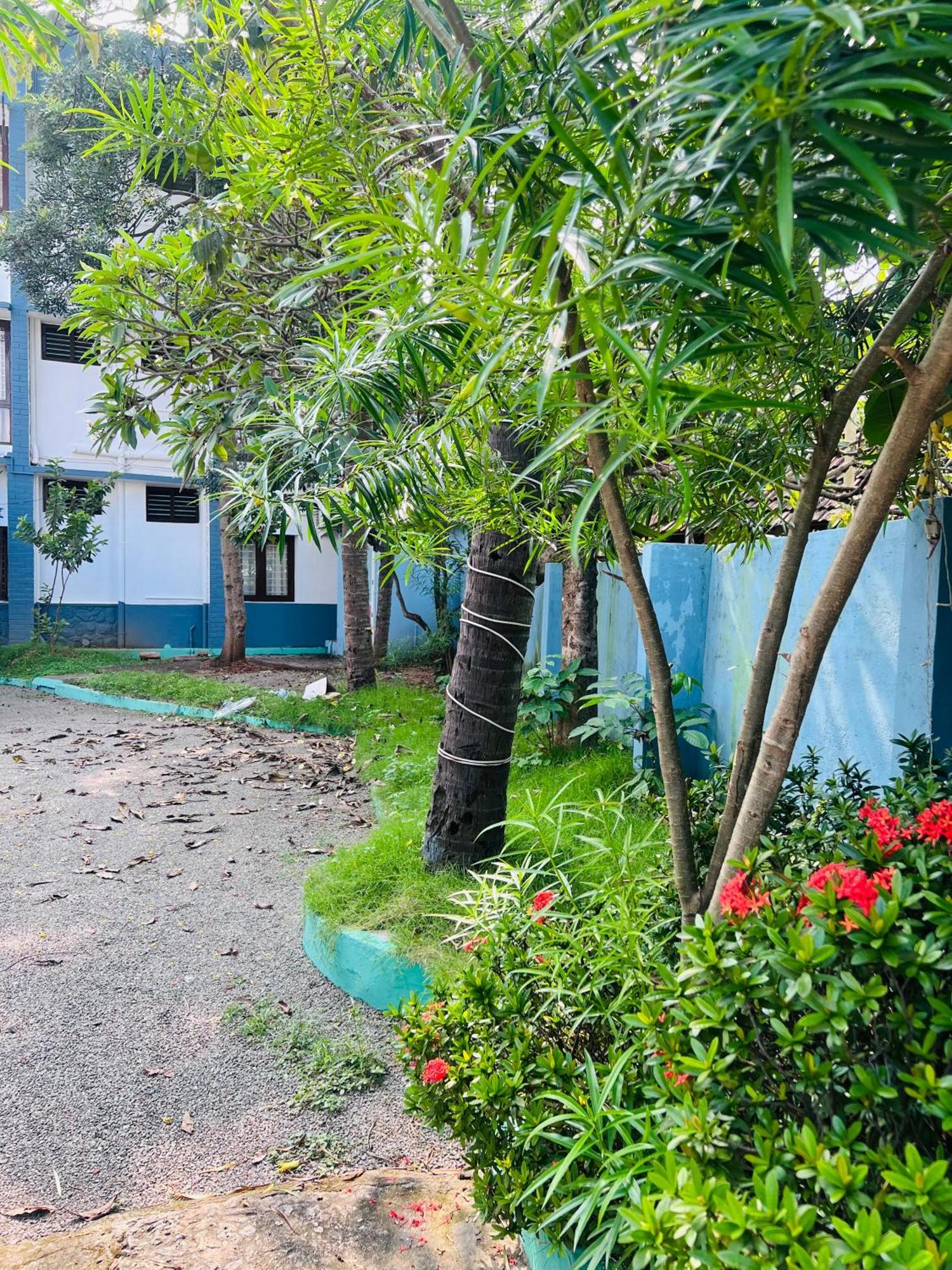 Hotel Sunday - Townhouse Club Airport Trivandrum Thiruvananthapuram Exterior foto