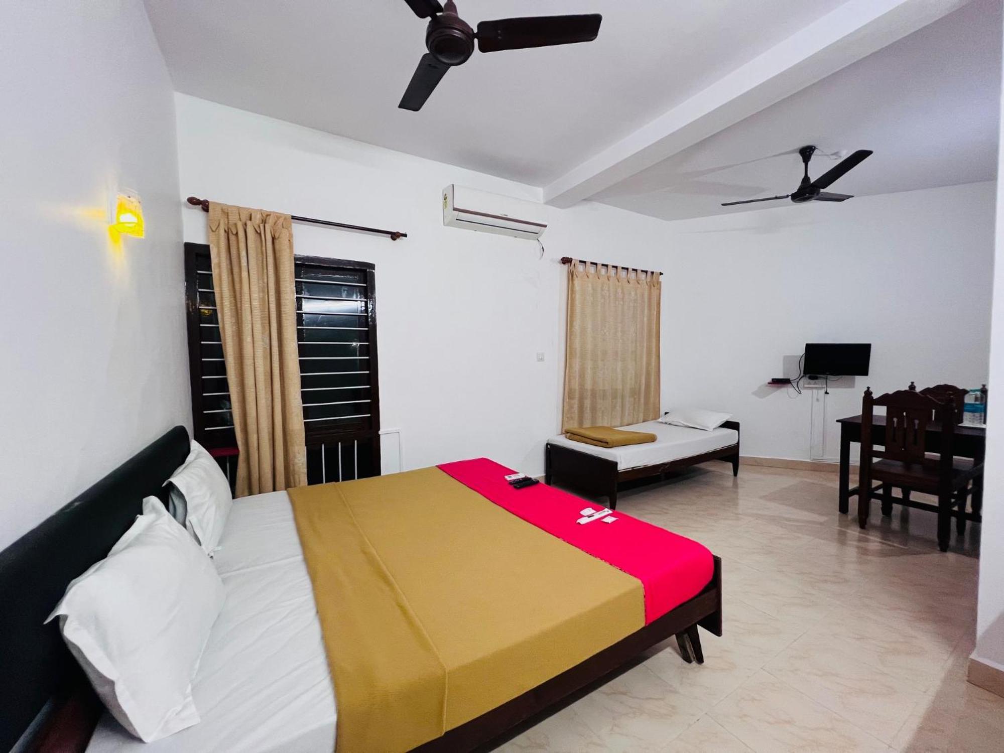 Hotel Sunday - Townhouse Club Airport Trivandrum Thiruvananthapuram Exterior foto